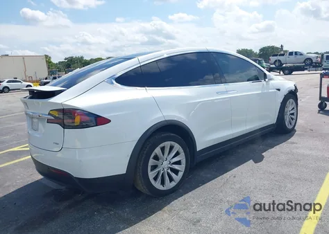 2018 Tesla Model X 100D/75D/P100D z USA, uszkodzony, nr VIN 5YJXCBE23JF114041